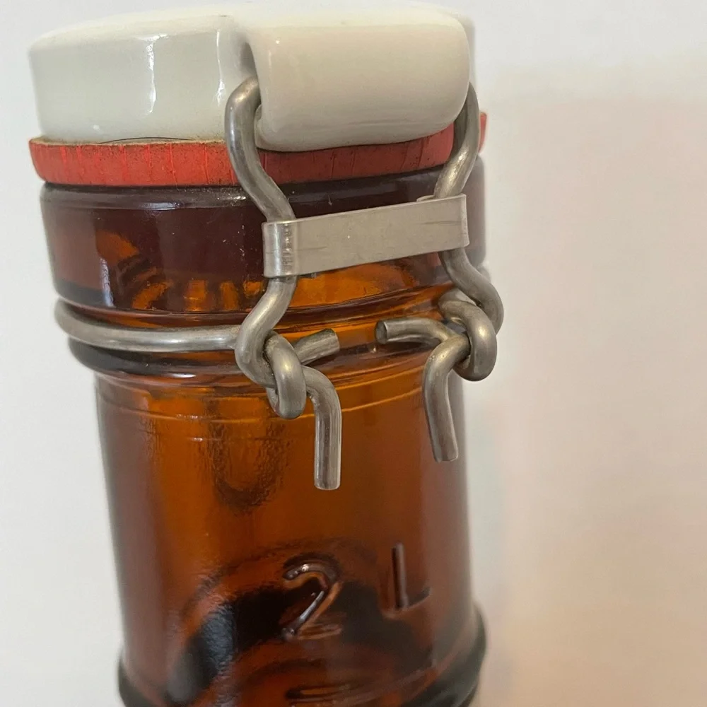 Growler Bottle Amber glass W/Metal handle flip‎ top opening w/swing top closure